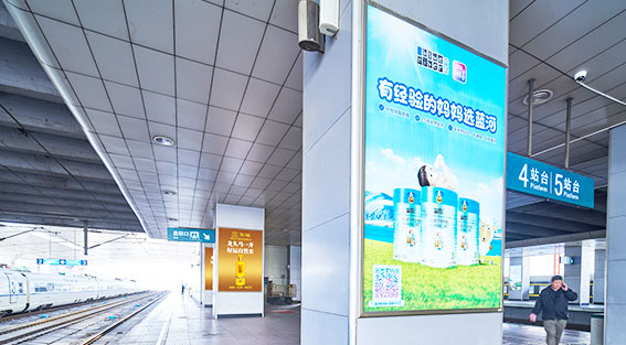 济南站站台灯箱