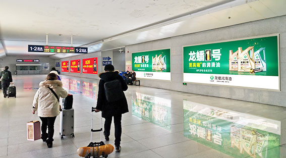 泰安站进站通道灯箱